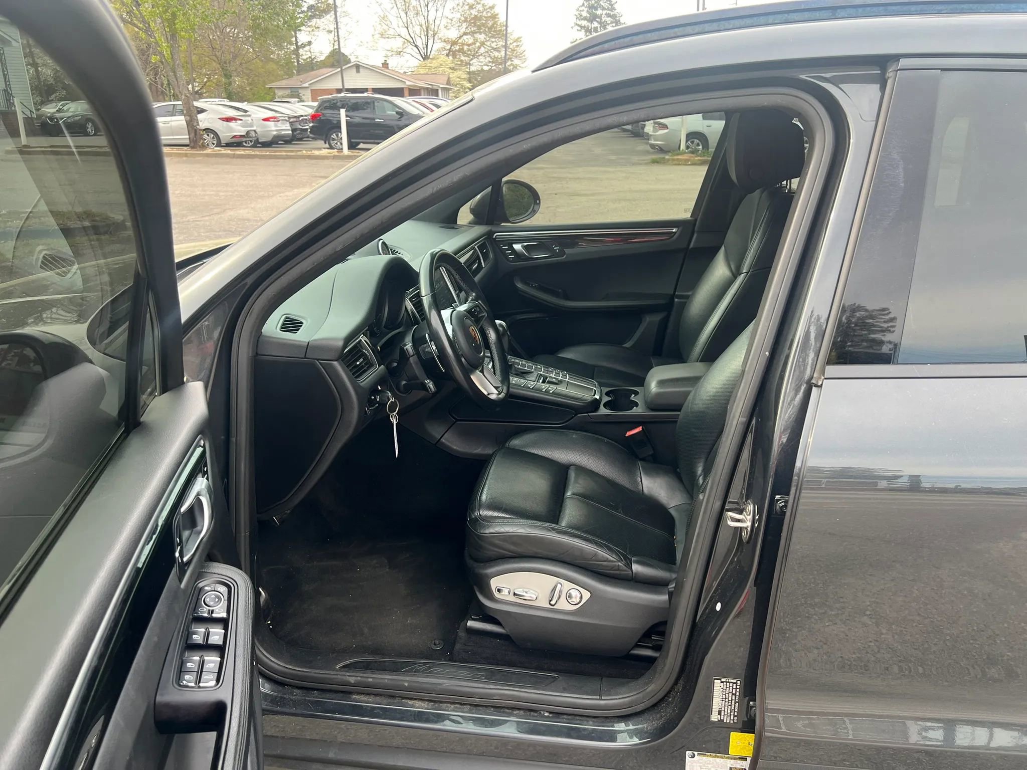 Used 2018 Porsche Macan Sport Edition image 2