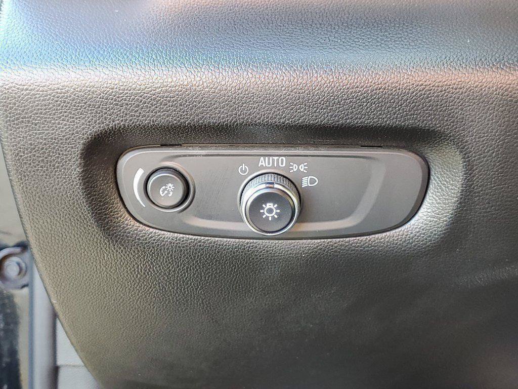 Used 2023 Chevrolet Traverse LS AWD/4WD image 7