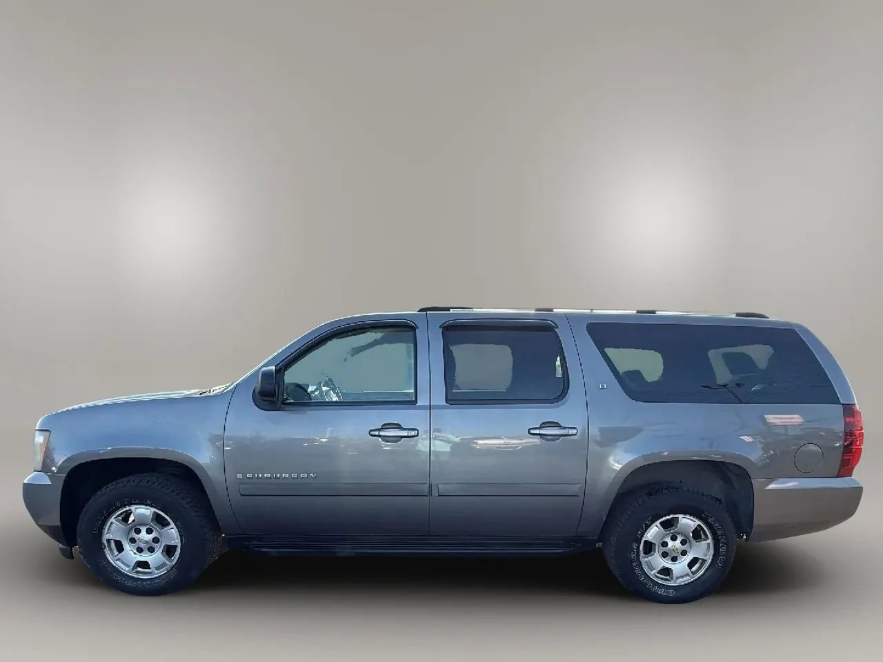 Used 2007 Chevrolet Suburban LT image 2