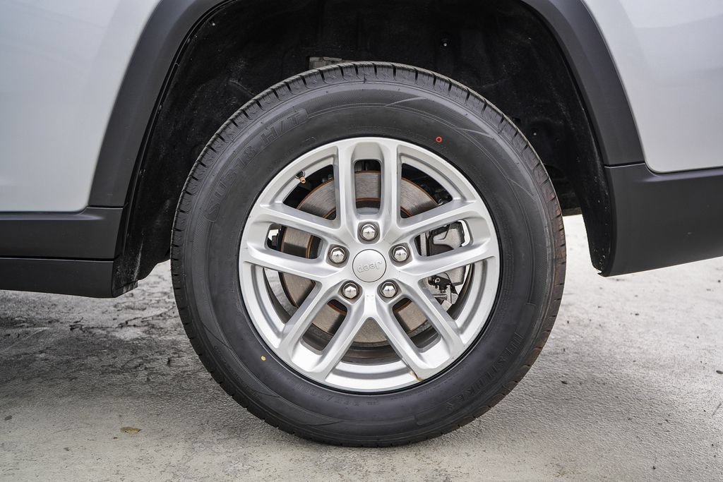 Used 2024 Jeep Grand Cherokee L Laredo AWD/4WD image 12