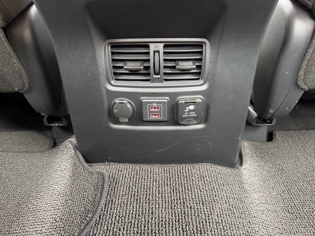 Used 2024 Nissan Titan SV w/ SV Convenience Package image 23