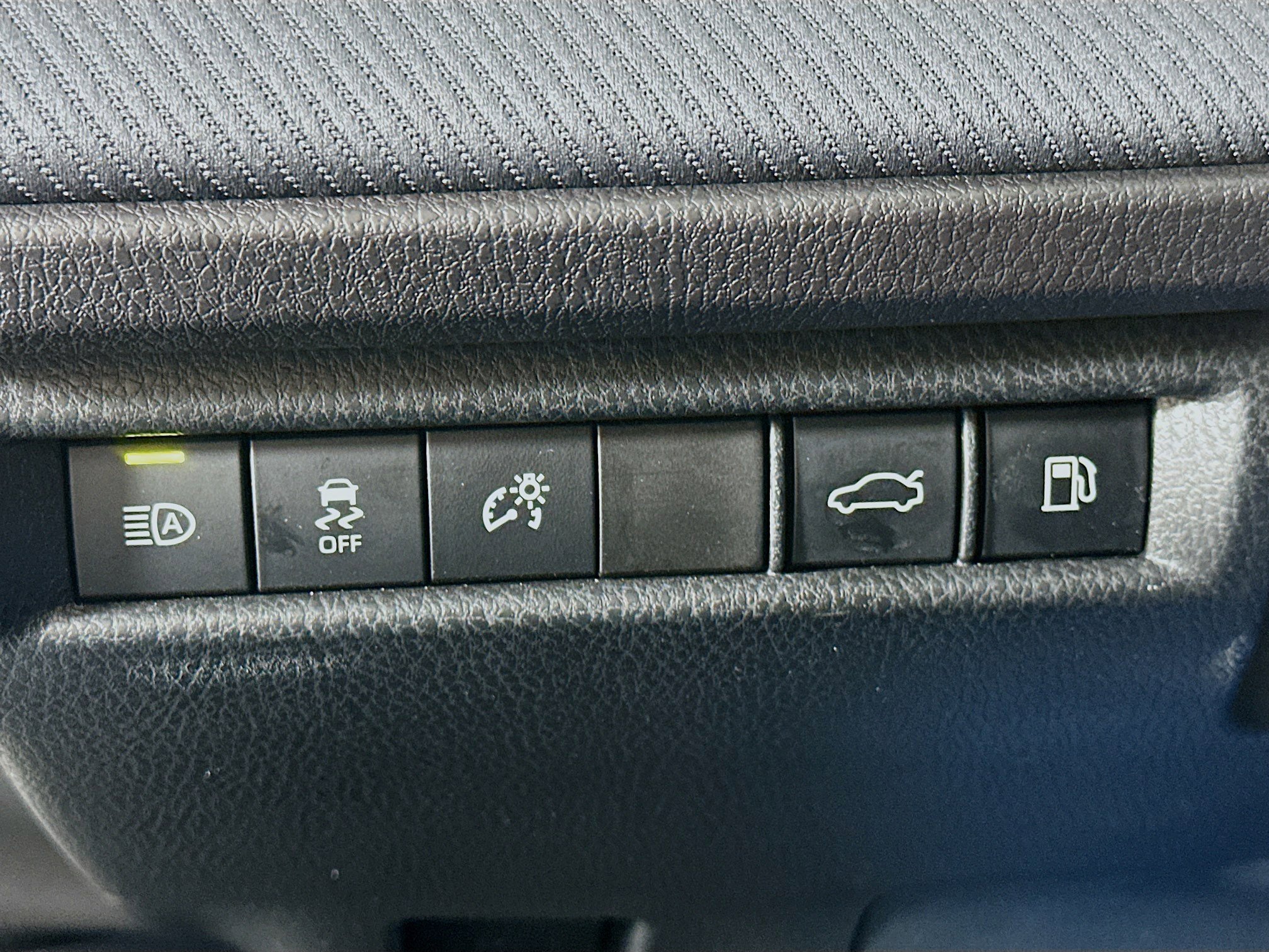 Used 2025 Toyota Camry SE image 17