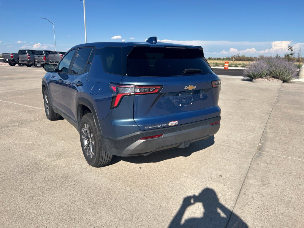 Used 2026 Chevrolet Equinox LT AWD/4WD image 3