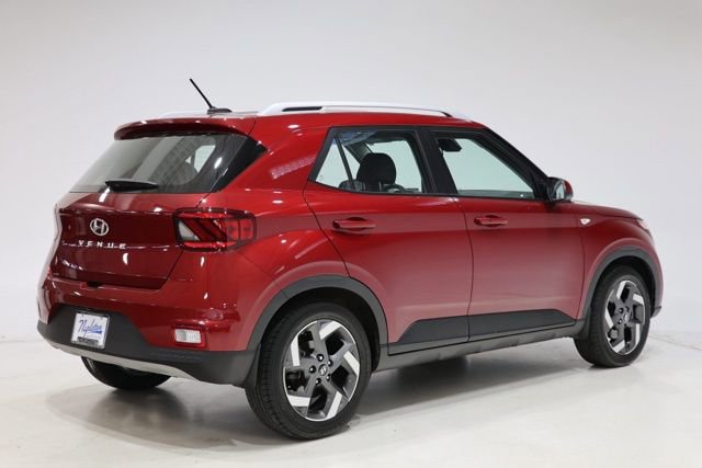 Certified 2024 Hyundai Venue SEL image 7