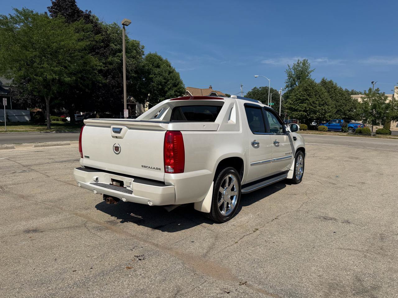 Used 2011 Cadillac Escalade EXT Luxury AWD/4WD image 7