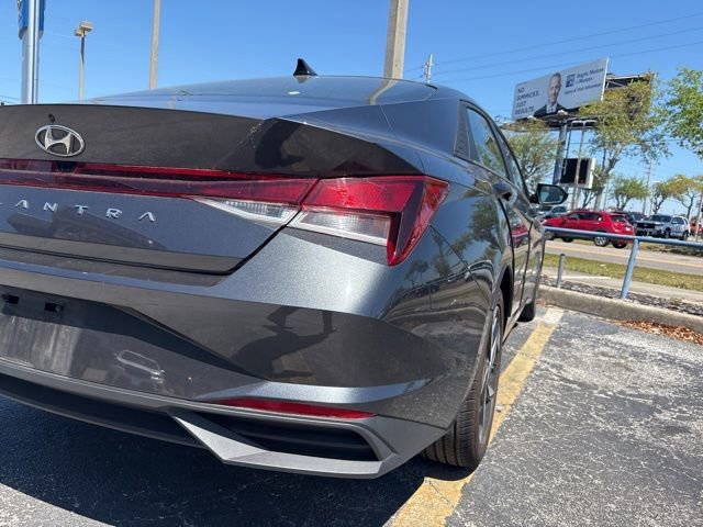 Certified 2023 Hyundai Elantra SEL w/ Convenience Package image 8