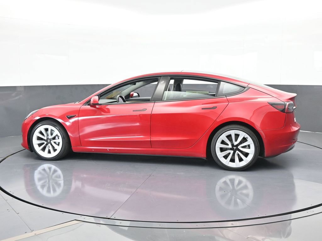 Used 2022 Tesla Model 3 Standard Range image 3