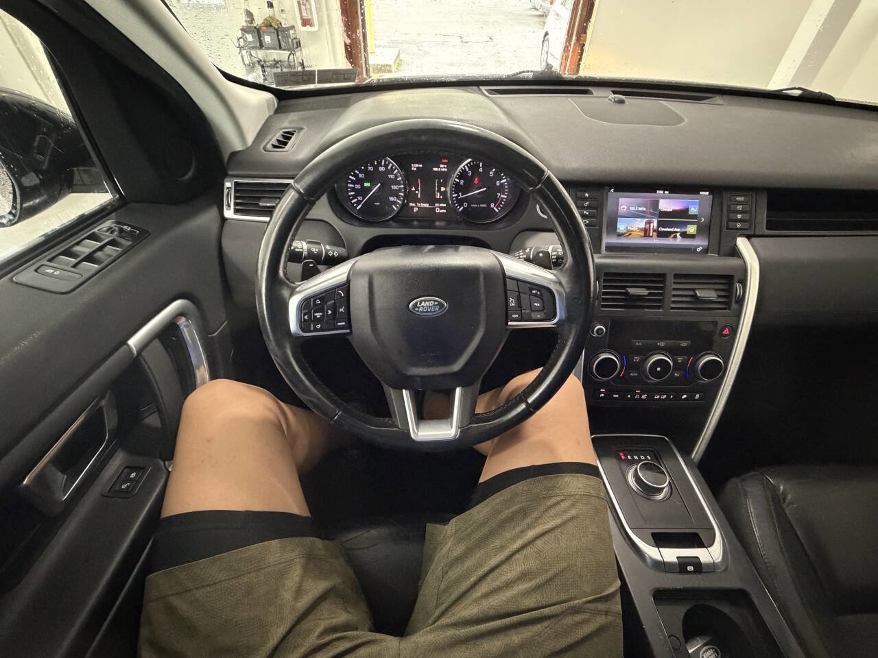 Used 2016 Land Rover Discovery Sport SE AWD/4WD image 31