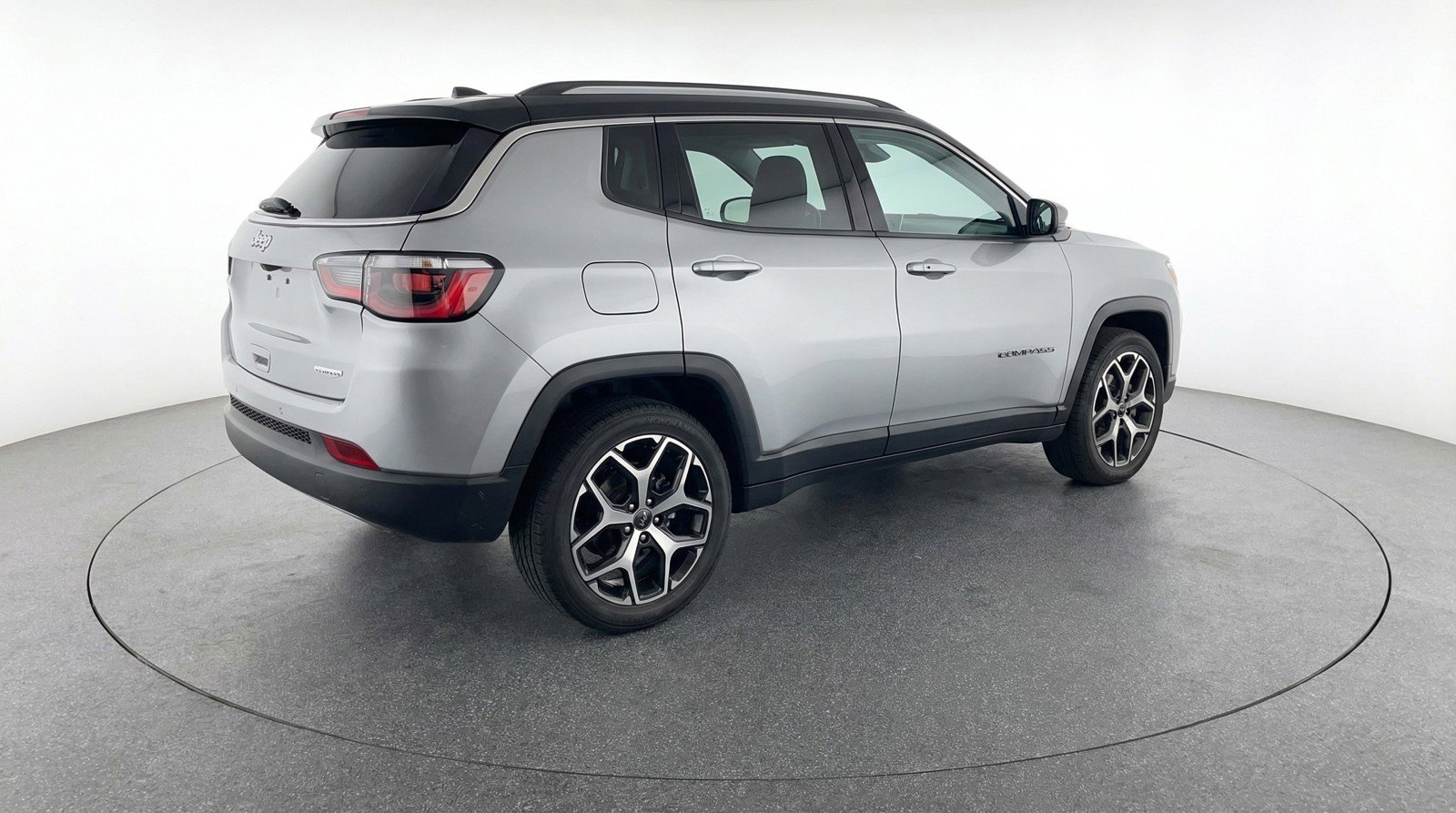 Used 2025 Jeep Compass Limited image 9