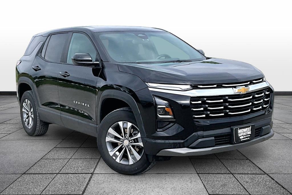 Used 2025 Chevrolet Equinox LT FWD image 2