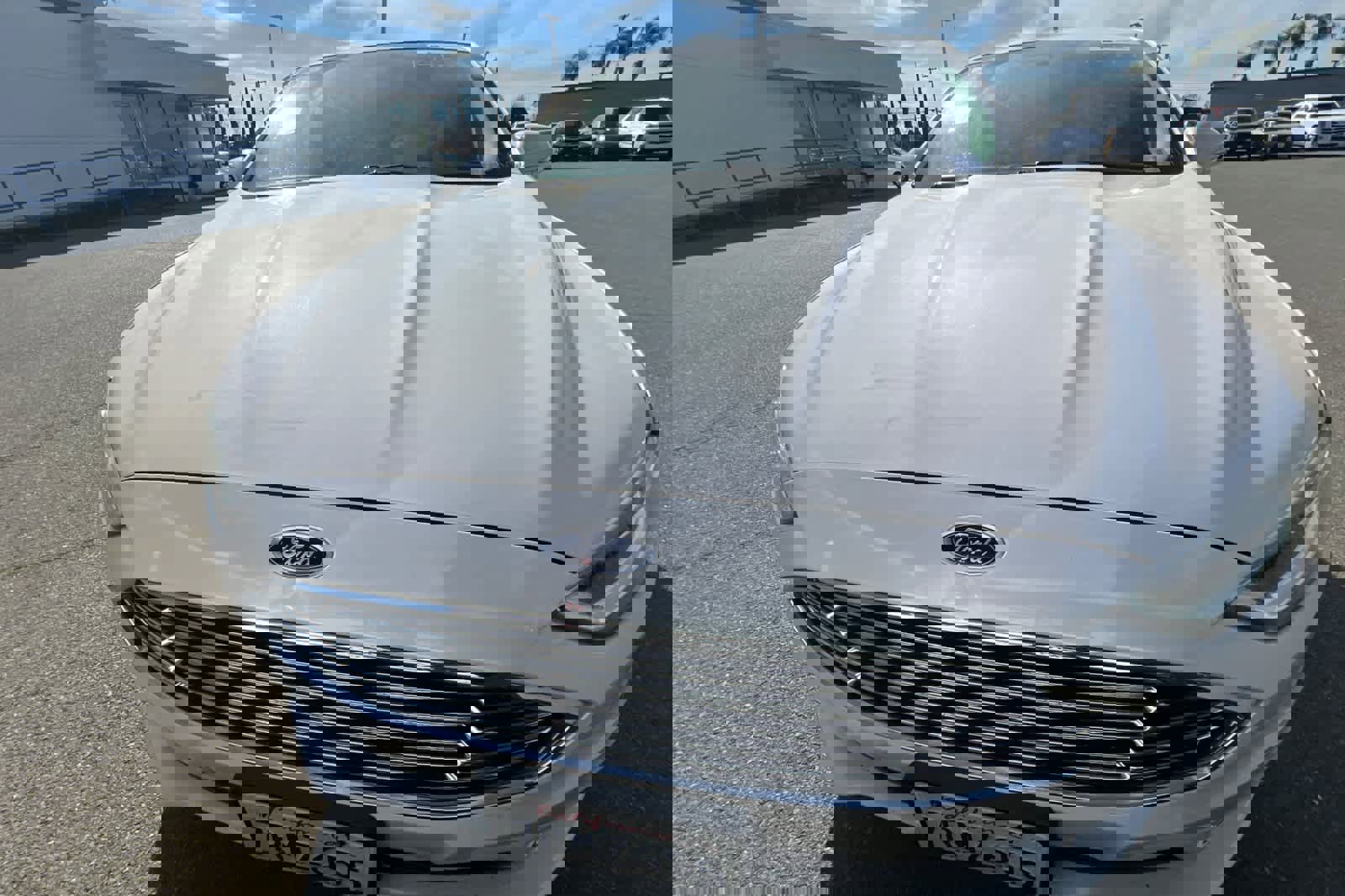 Used 2017 Ford Fusion SE w/ Fusion SE Technology Package image 6