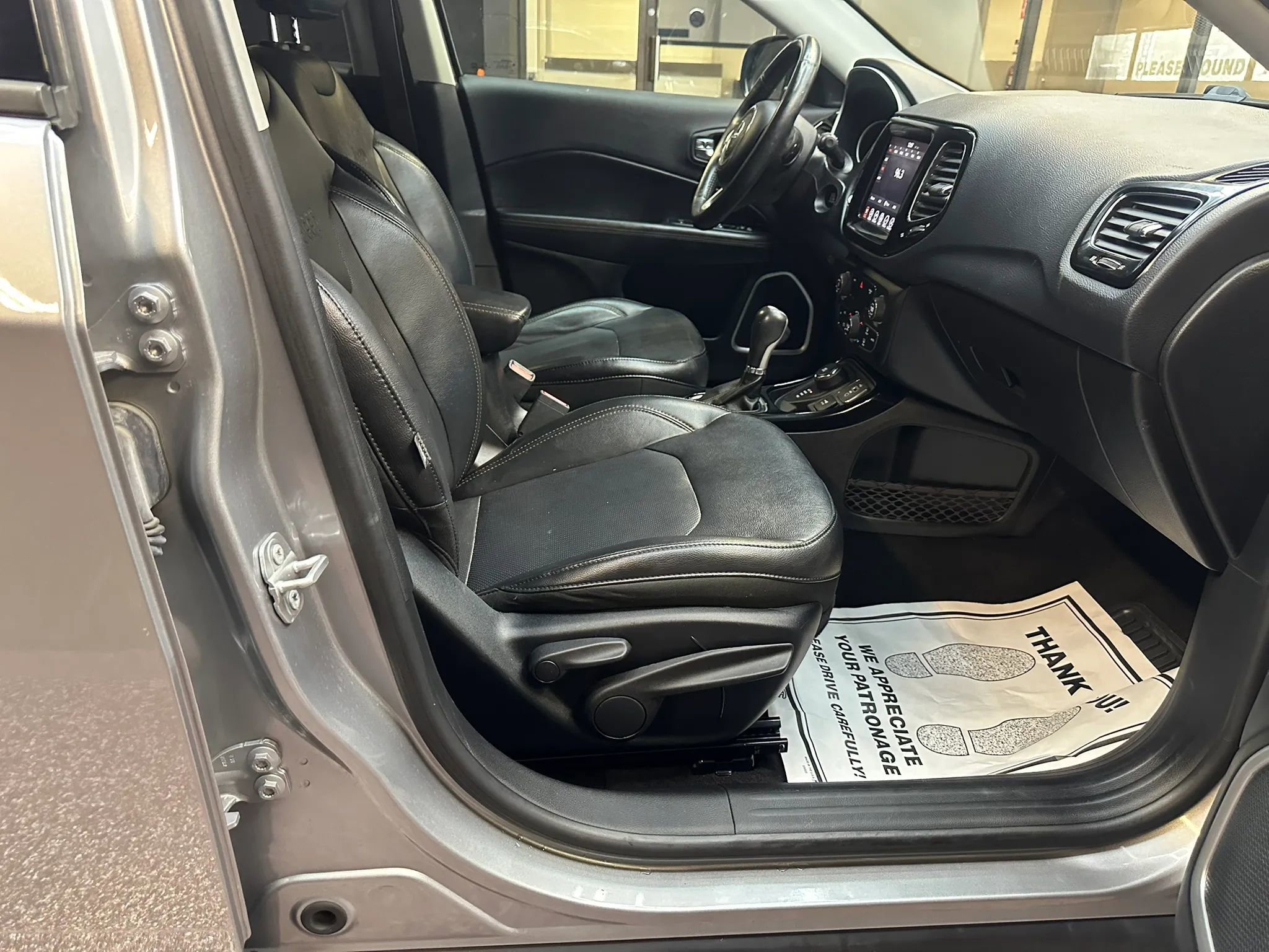 Used 2018 Jeep Compass Limited image 34