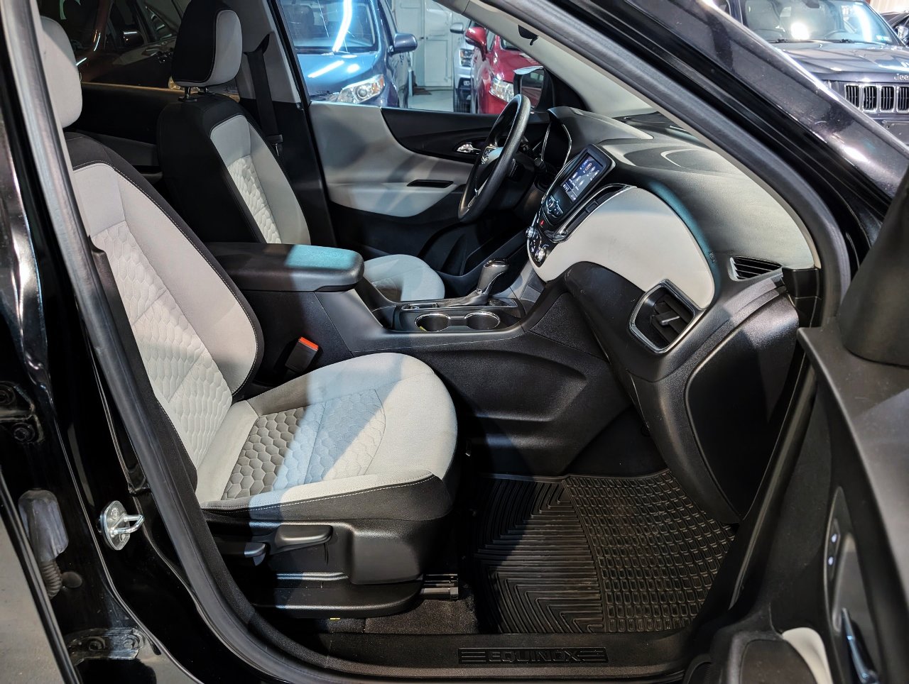 Used 2020 Chevrolet Equinox LS image 30