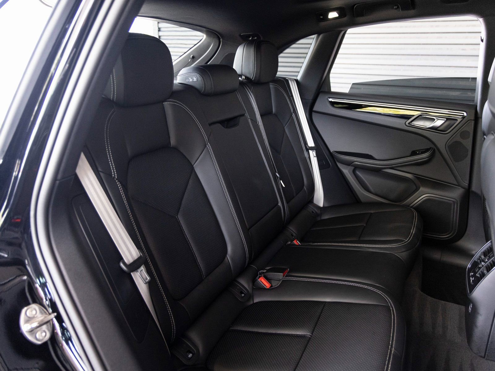 New 2025 Porsche Macan Turbo image 30