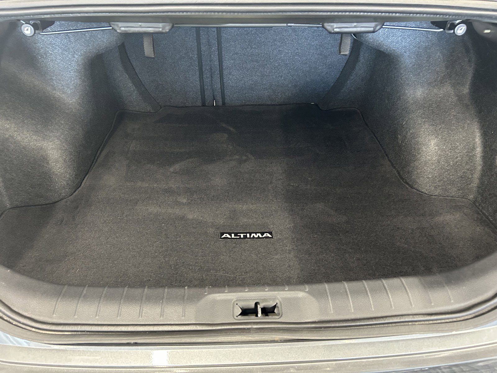 Used 2022 Nissan Altima 2.5 SR w/ Midnight Edition Package image 15