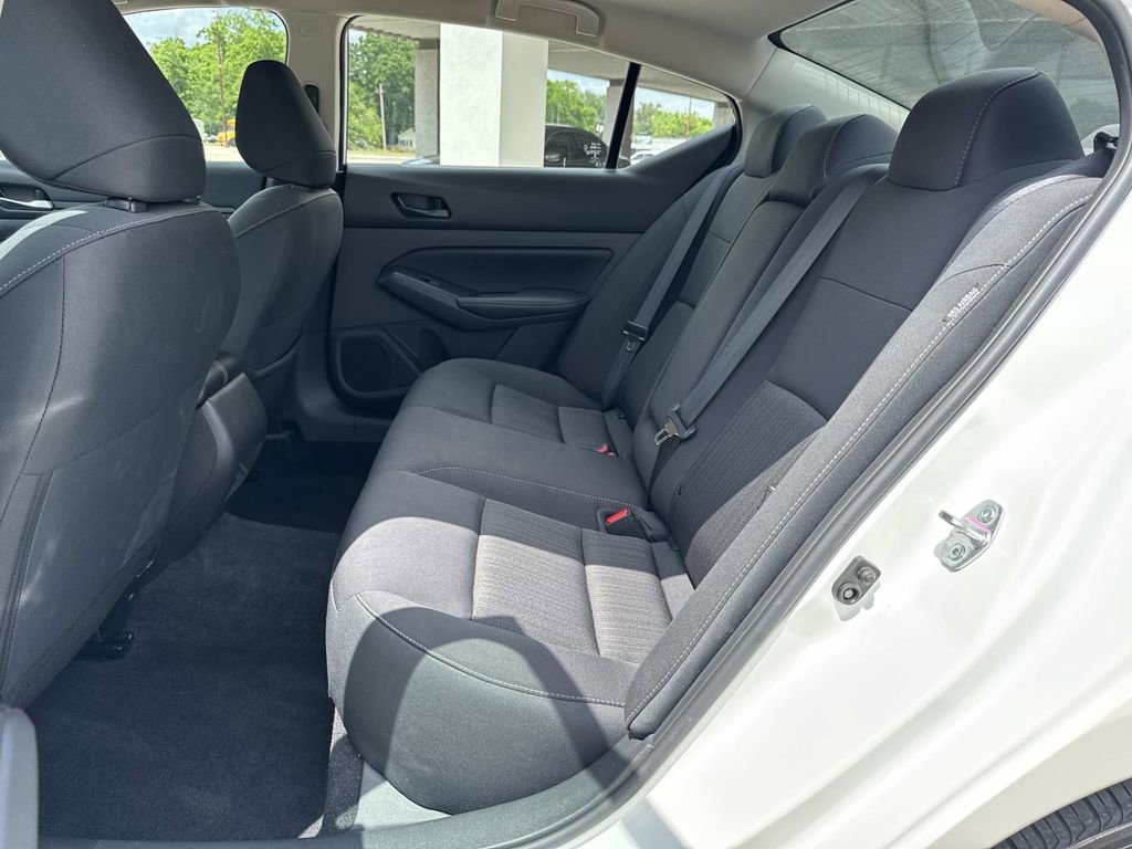 Used 2025 Nissan Altima 2.5 SV FWD image 28