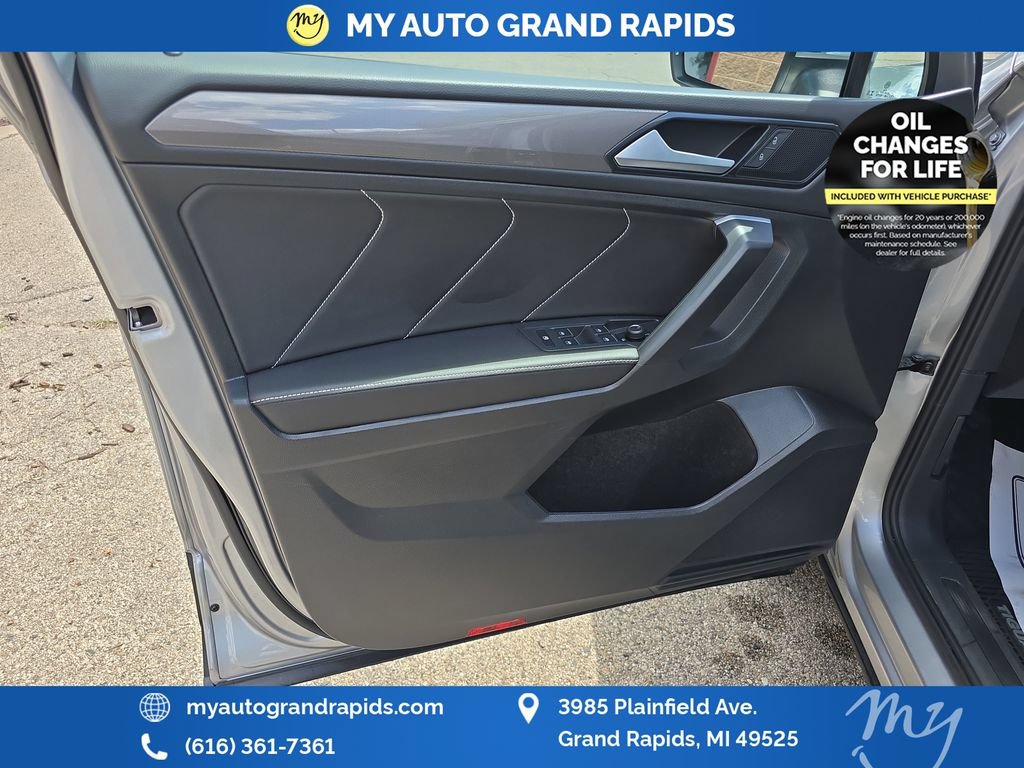 Used 2023 Volkswagen Tiguan SE AWD/4WD image 10