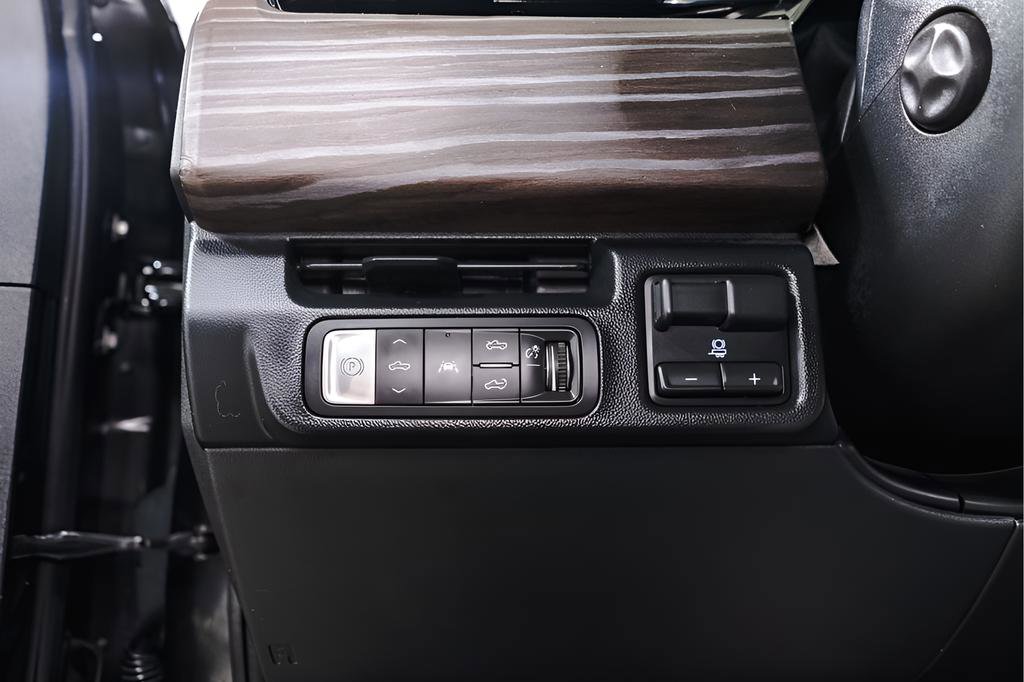 Used 2025 GMC Sierra EV Denali image 21