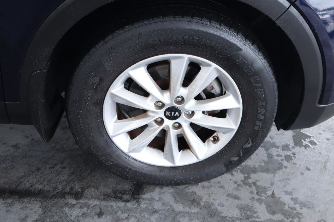 Used 2020 Kia Sorento LX image 33