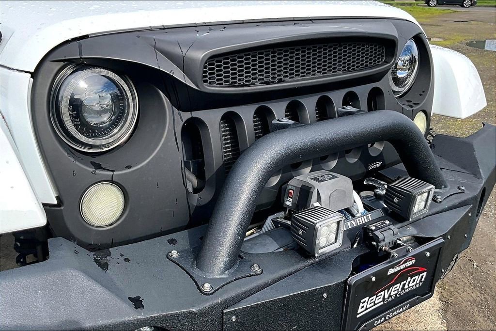 Used 2015 Jeep Wrangler Unlimited Sahara w/ Connectivity Group image 30