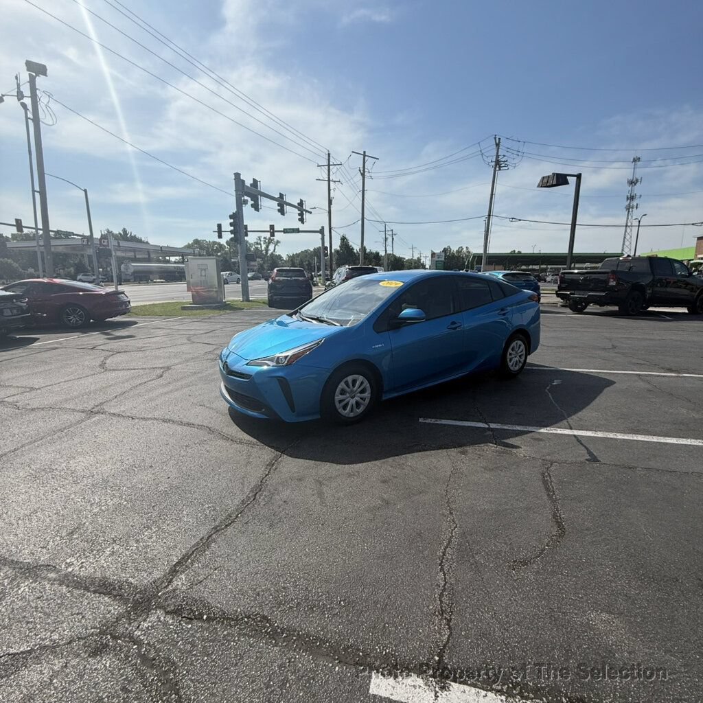 Used 2019 Toyota Prius LE FWD image 6