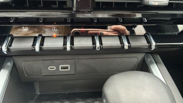 Certified 2024 Chevrolet Colorado LT w/ LT Convenience Package image 36