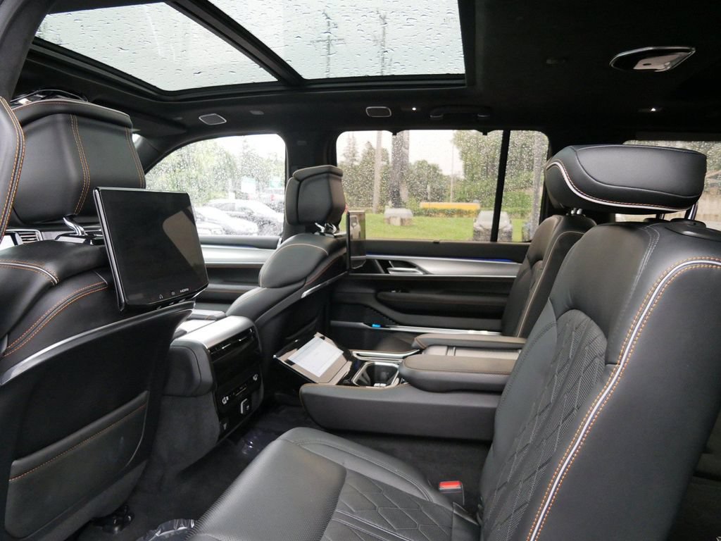 Used 2022 Jeep Grand Wagoneer Series III w/ Rear Seat Video Group 1 AWD/4WD image 11