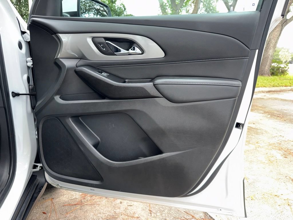Used 2023 Chevrolet Traverse LT FWD image 23