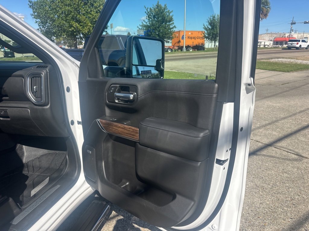 Used 2021 Chevrolet Silverado 1500 High Country w/ Technology Package image 12