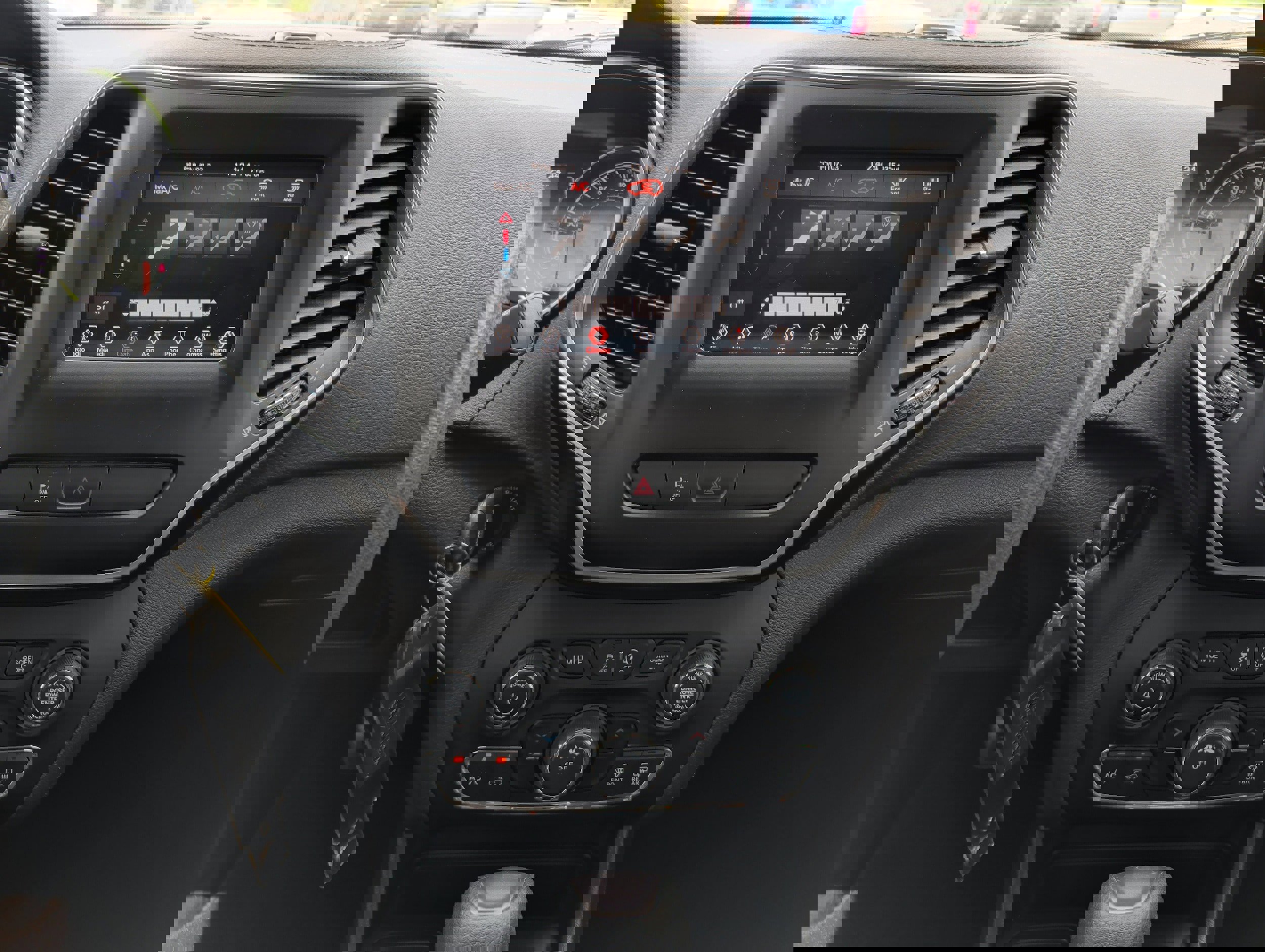 Used 2020 Jeep Cherokee Latitude image 23