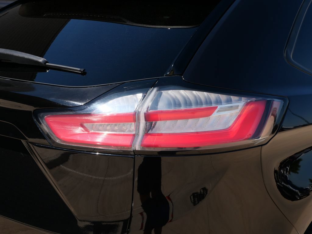 Used 2021 Ford Edge ST-Line FWD image 9