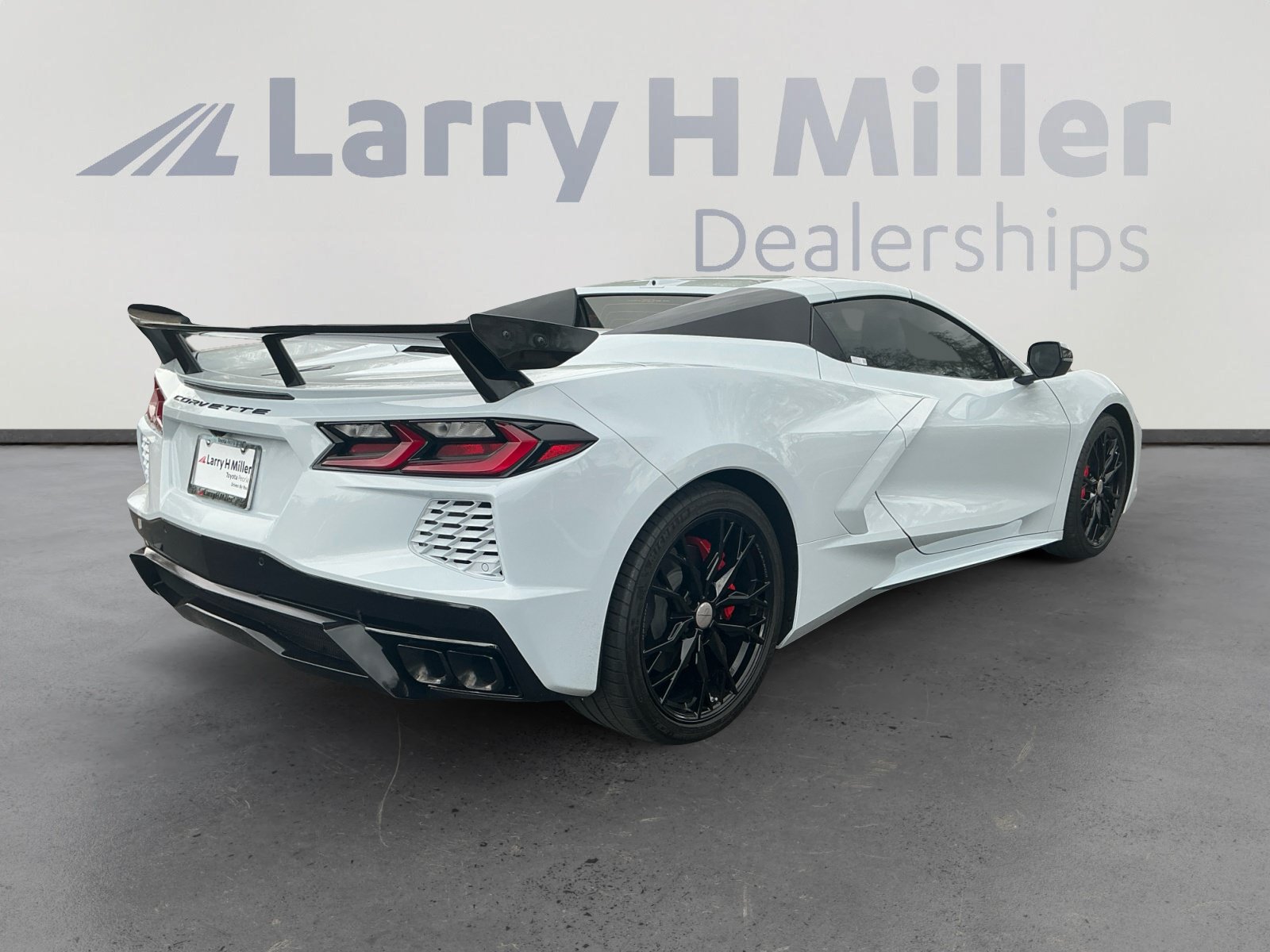 Used 2023 Chevrolet Corvette Stingray Premium Conv w/ Stealth Interior Trim Package RWD image 5