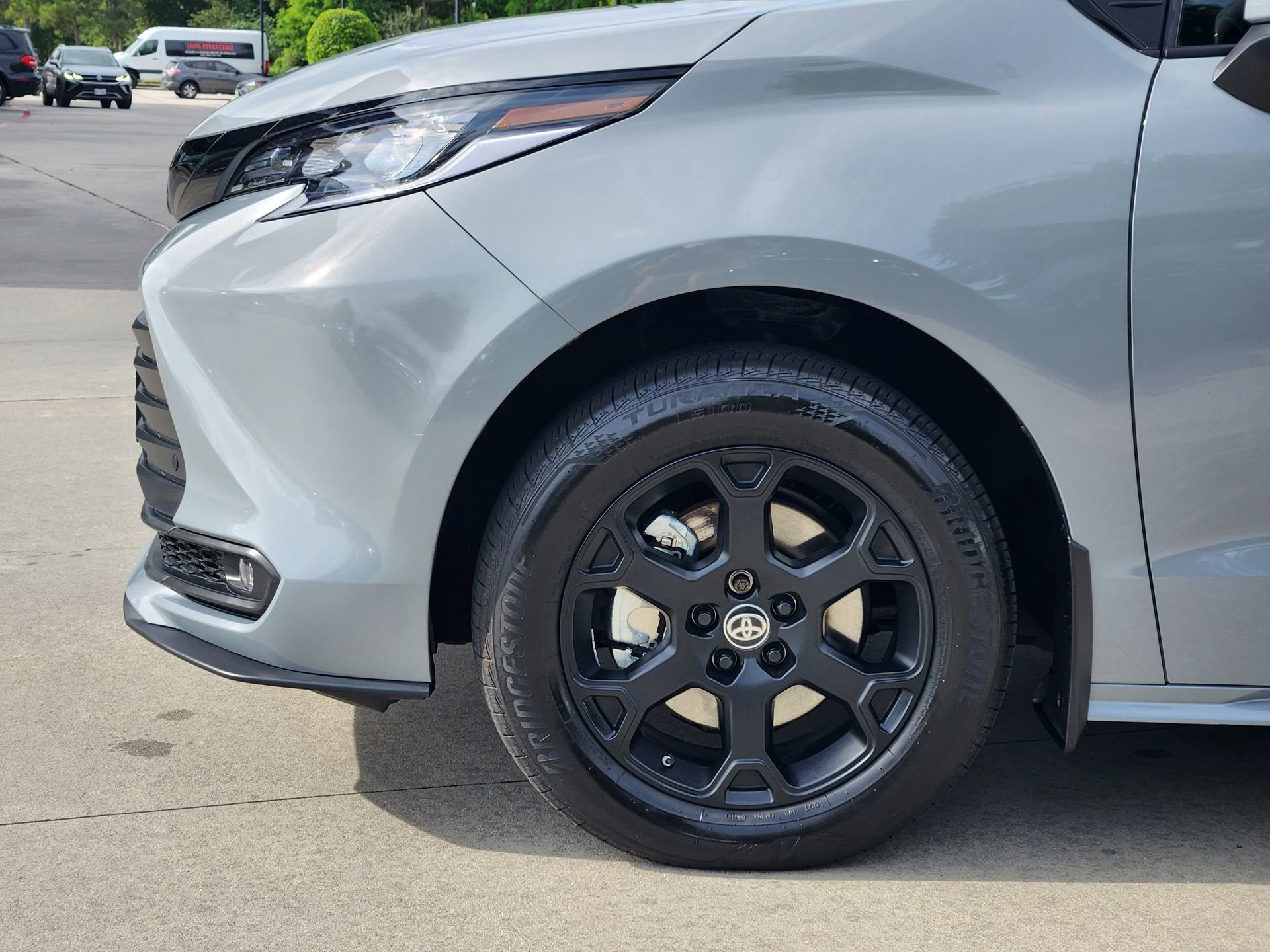 Used 2025 Toyota Sienna XLE Woodland Edition image 10
