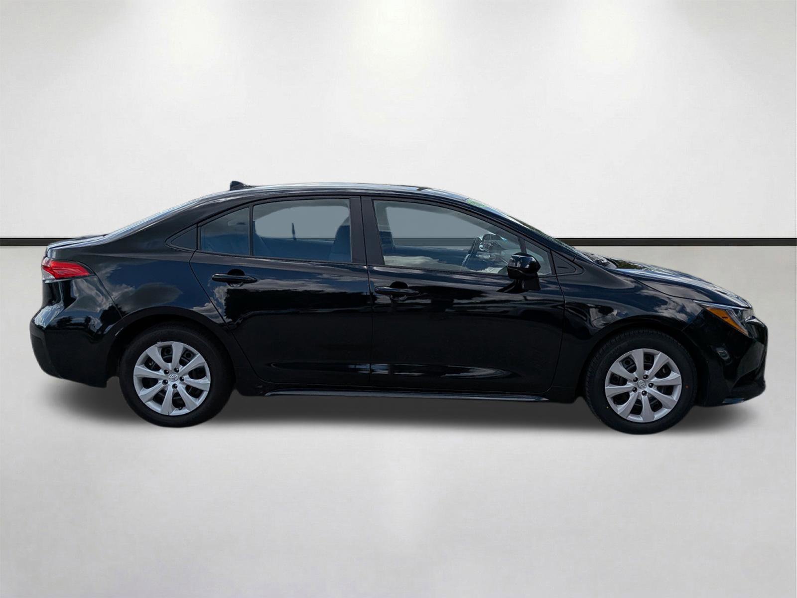 Used 2024 Toyota Corolla LE image 3