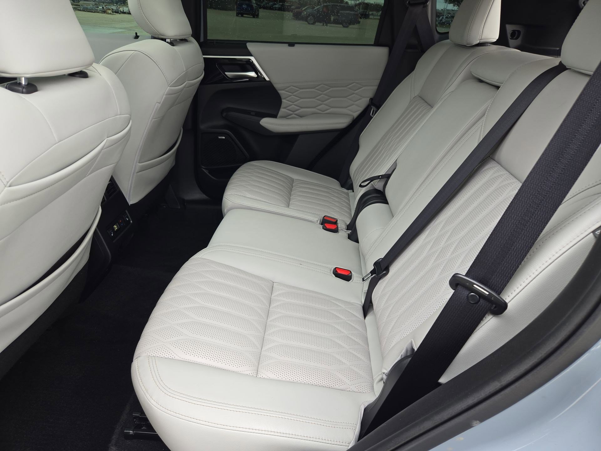 Used 2025 Mitsubishi Outlander SEL image 28