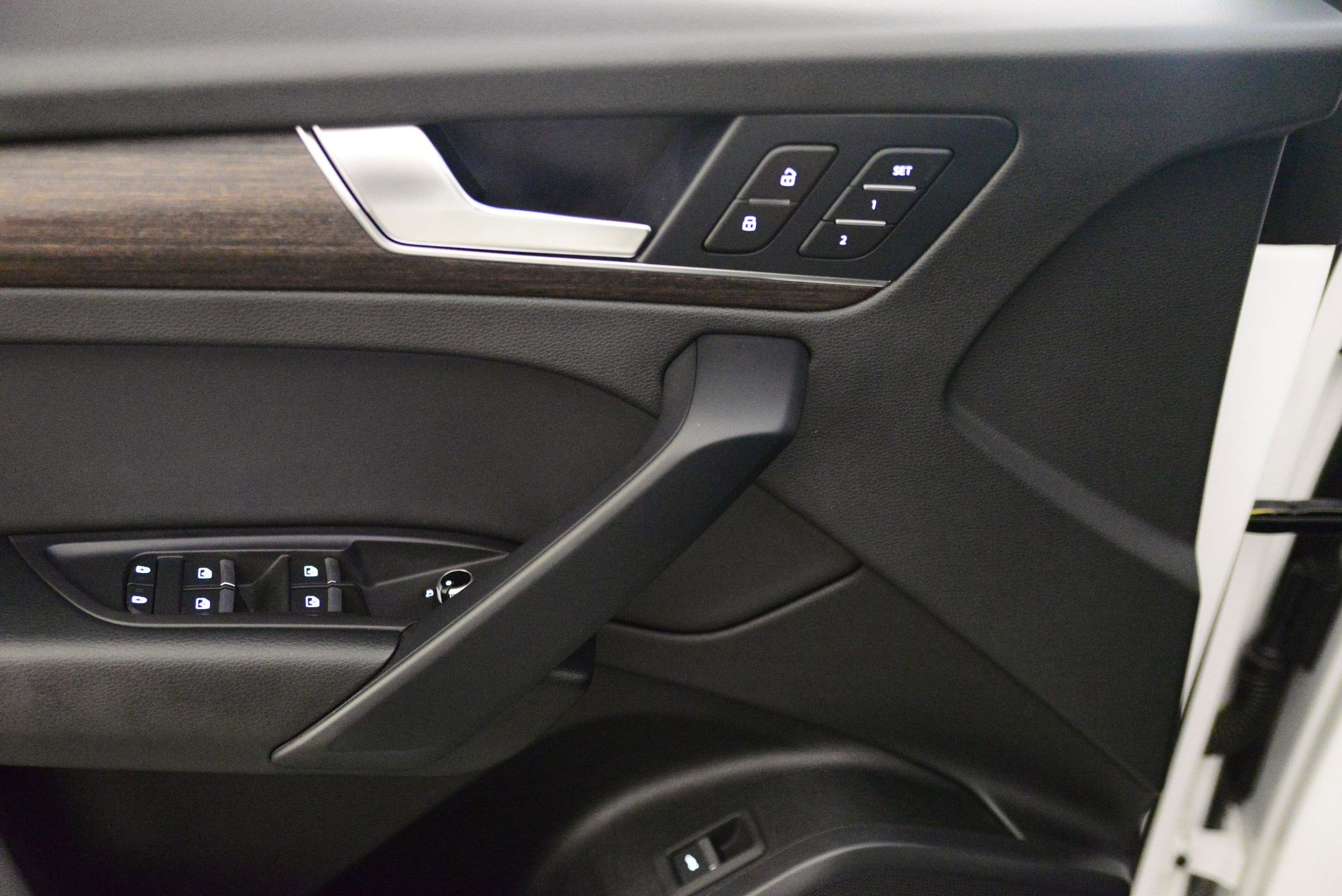 Certified 2025 Audi Q5 2.0T Premium w/ Convenience Plus Package image 9