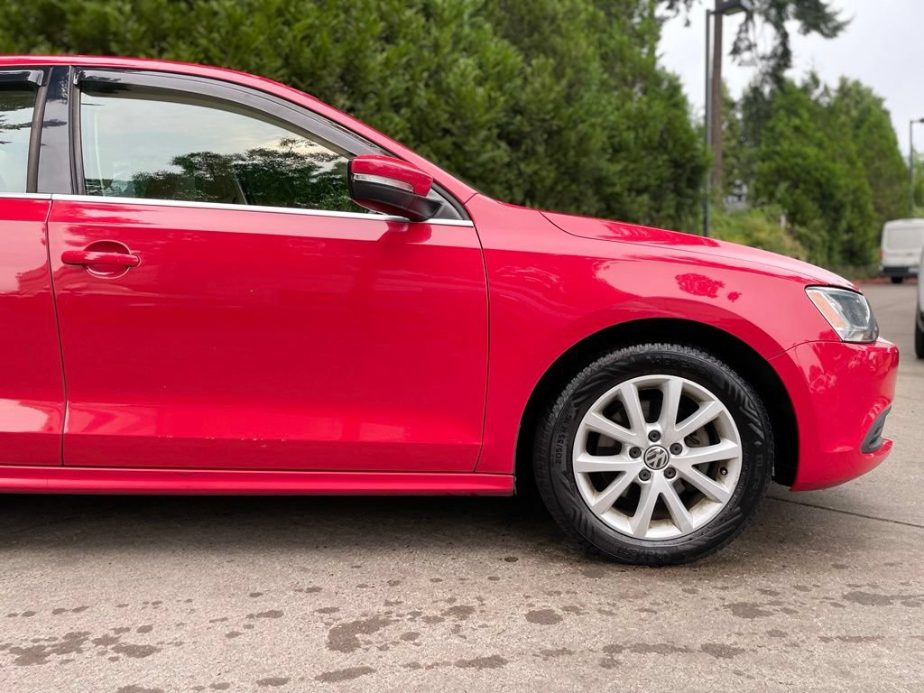 Used 2013 Volkswagen Jetta SE FWD image 2