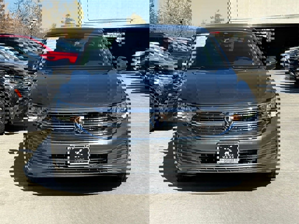 Used 2024 Volkswagen Jetta SE image 5