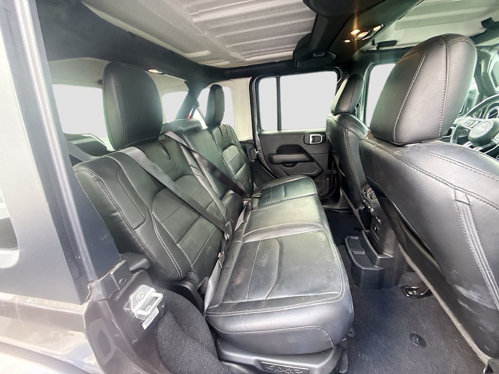 Used 2022 Jeep Wrangler Unlimited Sahara AWD/4WD image 30