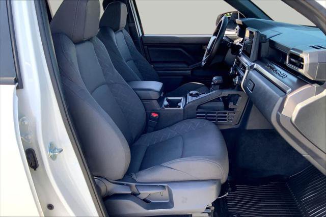 Certified 2026 Toyota Tacoma SR5 AWD/4WD image 9