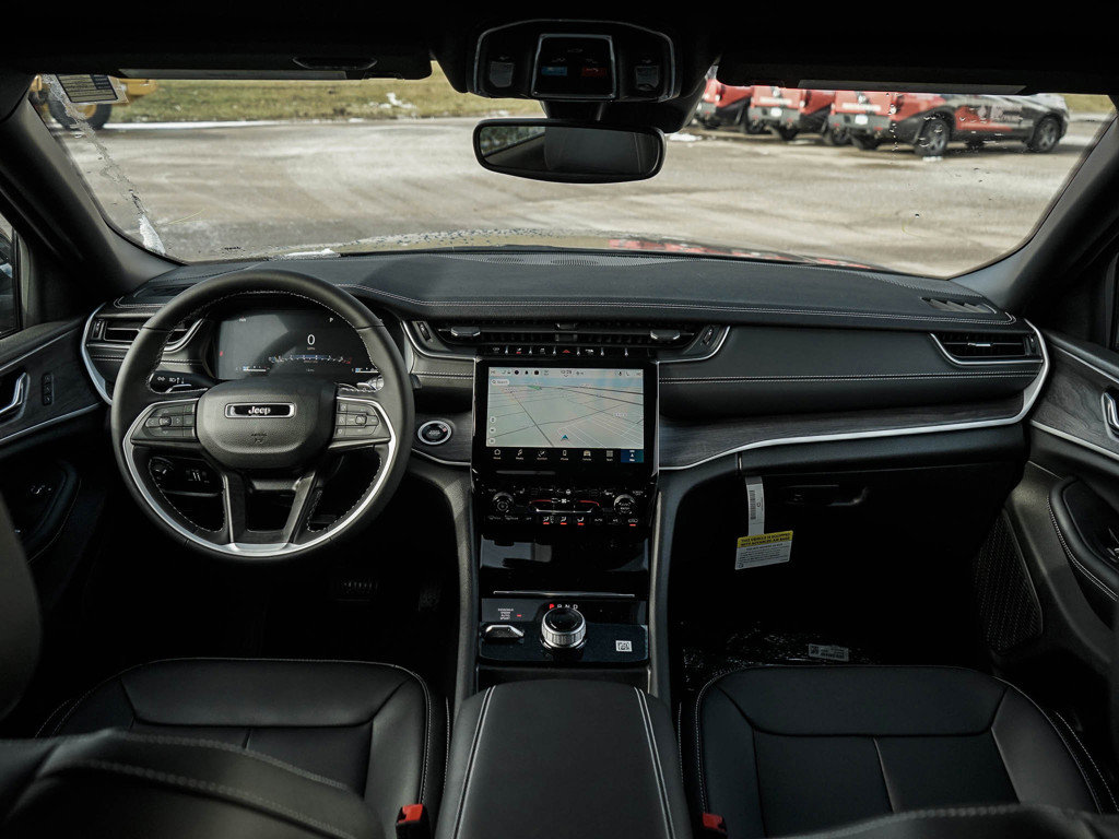 New 2025 Jeep Grand Cherokee Limited w/ Trailer Tow Package image 12