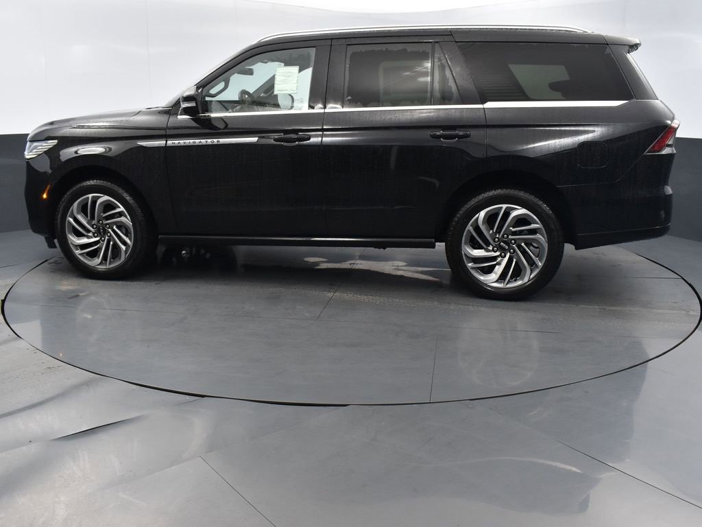 New 2025 Lincoln Navigator Reserve image 2