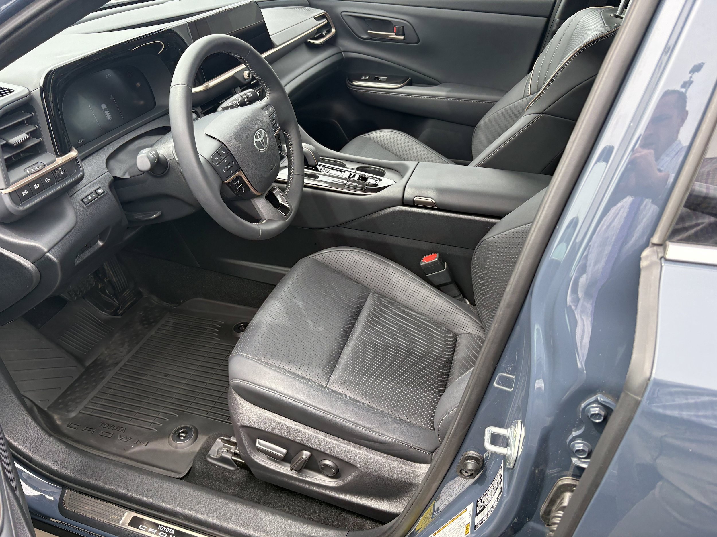 Used 2025 Toyota Crown Signia AWD/4WD image 3