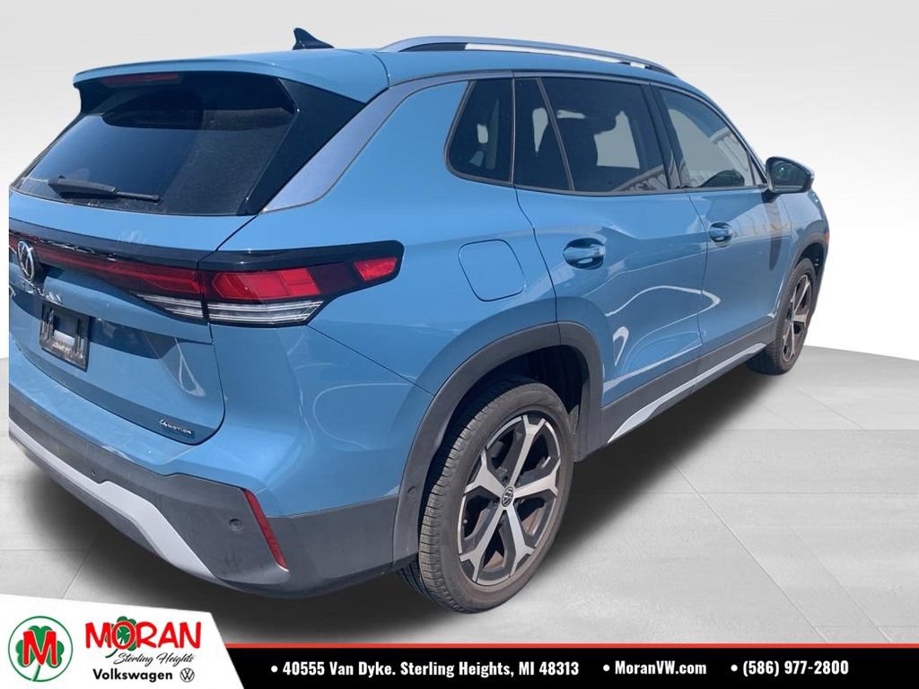 Used 2025 Volkswagen Tiguan SE w/ Panoramic Sunroof Package AWD/4WD image 3