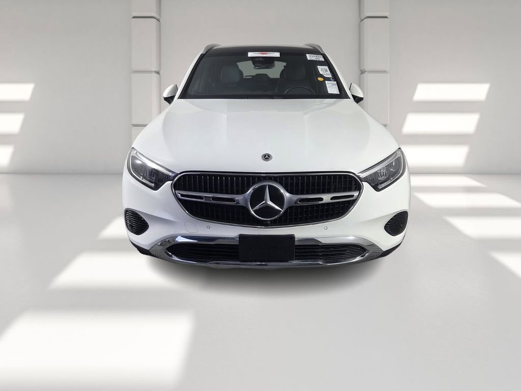 Used 2024 Mercedes-Benz GLC 300 image 3