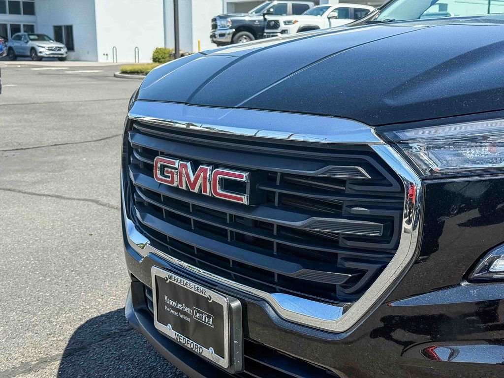 Used 2024 GMC Terrain SLE AWD/4WD image 3
