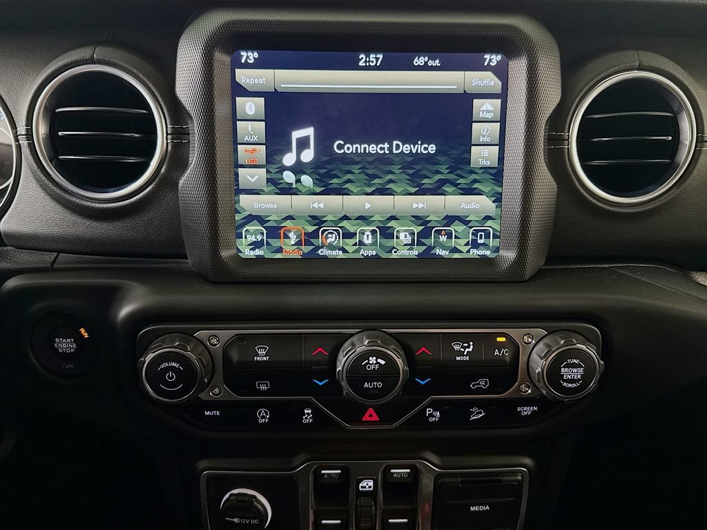 Used 2018 Jeep Wrangler Unlimited Sahara AWD/4WD image 15