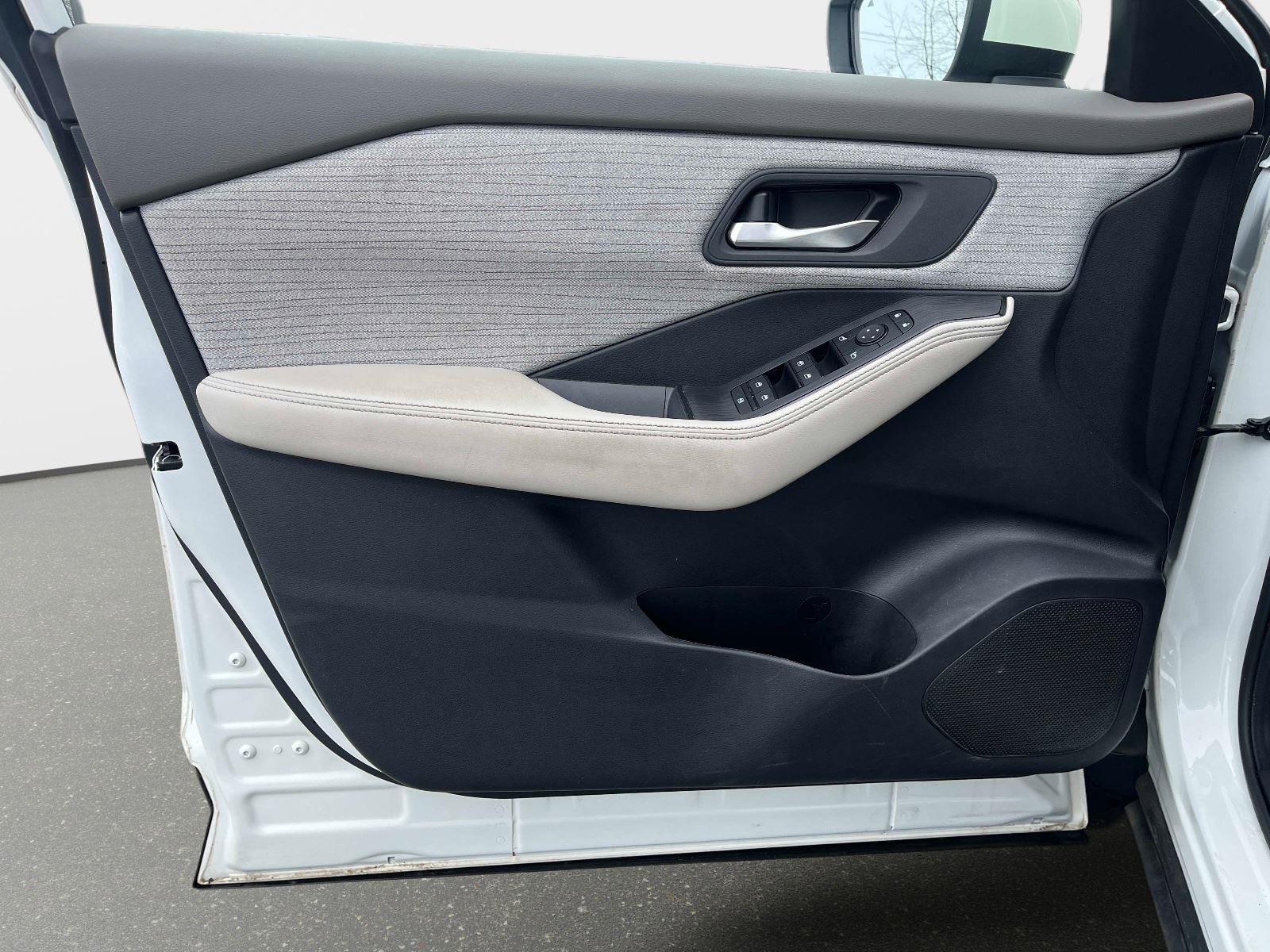 Certified 2023 Nissan Rogue SV image 18