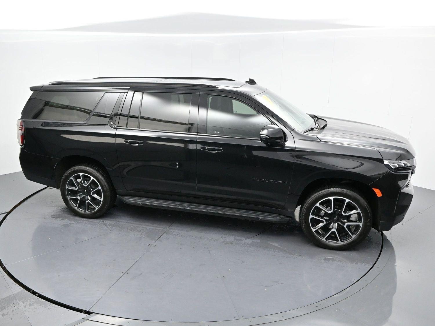 Used 2024 Chevrolet Suburban RST w/ Luxury Package AWD/4WD image 45