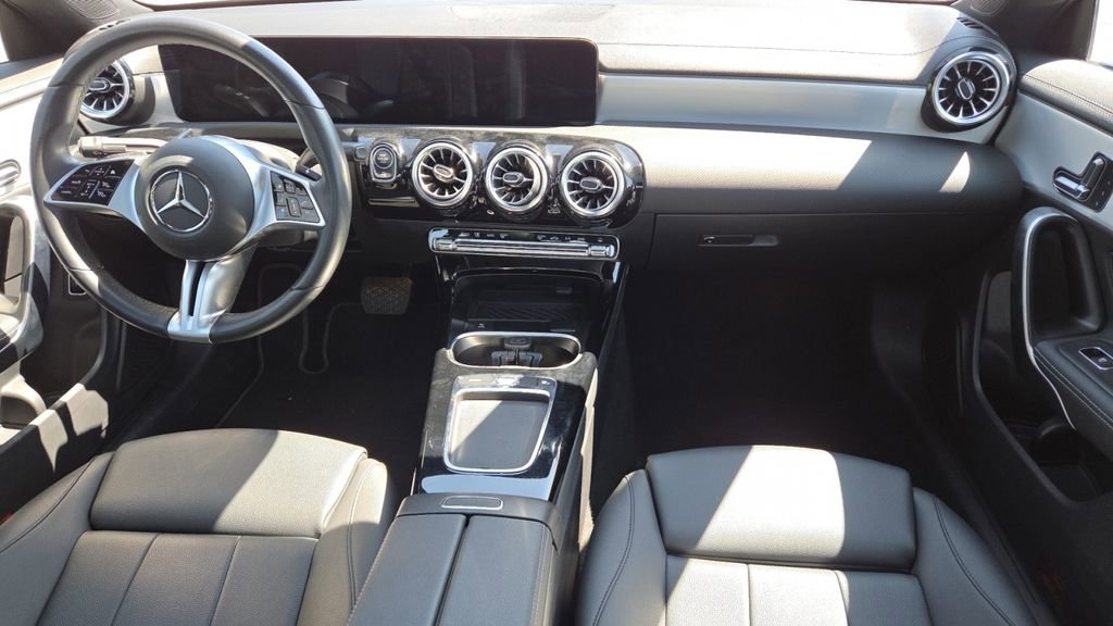 Used 2025 Mercedes-Benz CLA 250 4MATIC image 27
